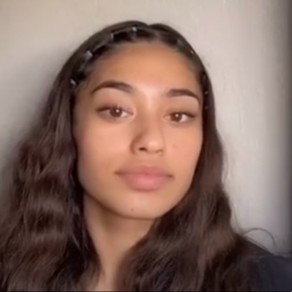 Meet your Posher, Emily - Picture 1 of 1